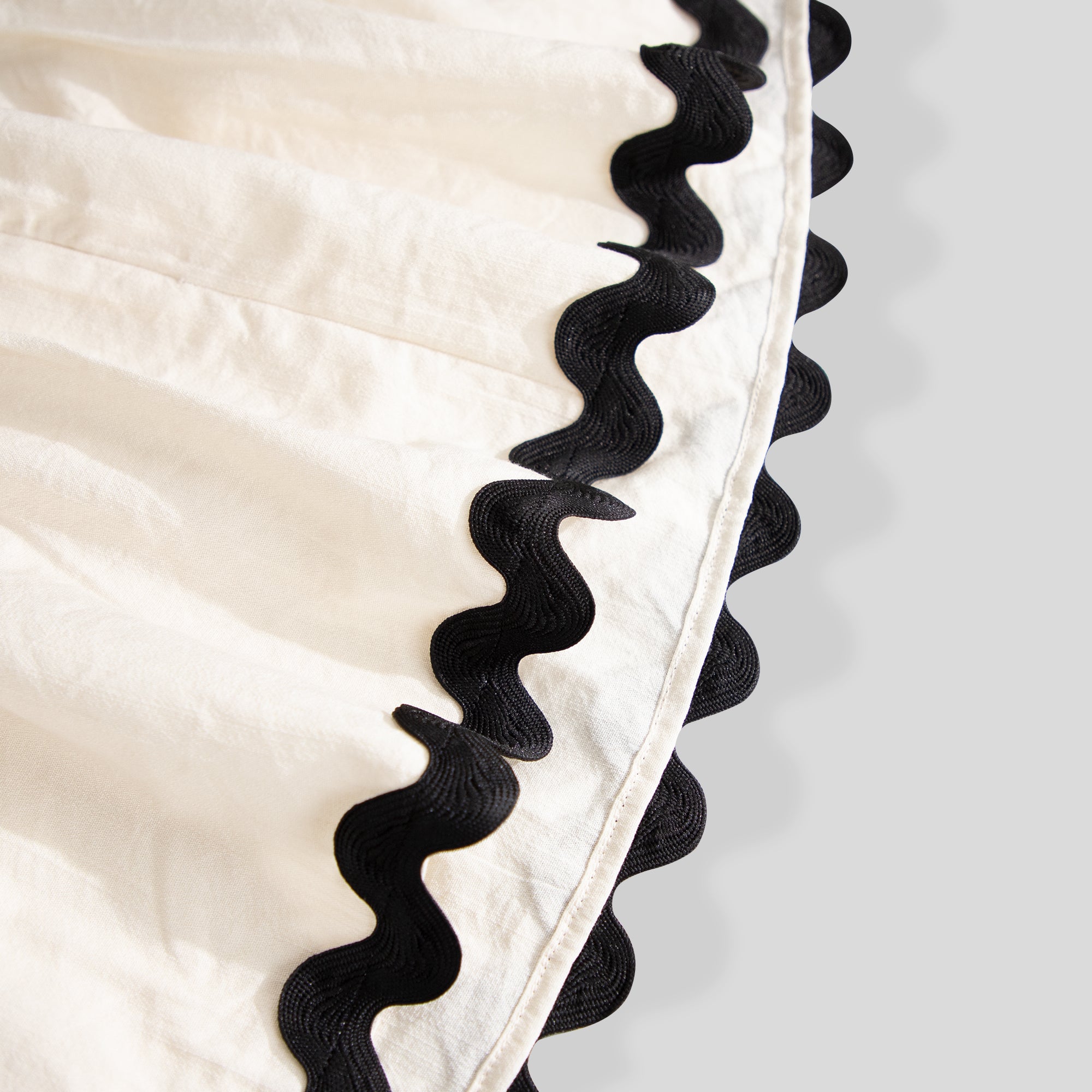 WZUA1060-Scalloped Trim Two-Piece Pants Set